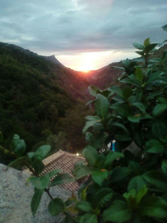 Cortijo La Solana Guest House Guejar Sierra Luaran gambar
